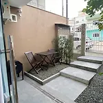 Charmoso E Aconchegante, Pertinho Da Praia